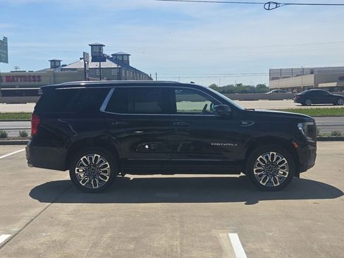 Used 2023 GMC Yukon Denali Ultimate AWD/4WD image 4
