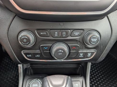 Used 2022 Jeep Cherokee Latitude image 18