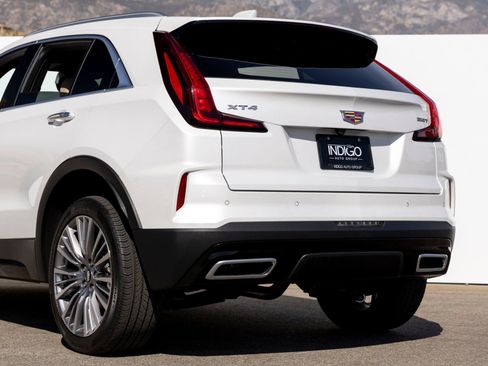 Used 2025 Cadillac XT4 Premium Luxury w/ Technology Package FWD image 5
