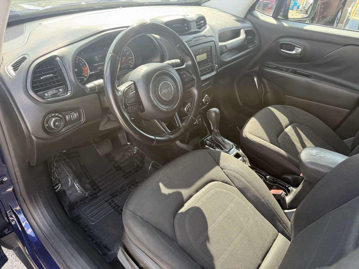 Used 2017 Jeep Renegade Altitude FWD image 9