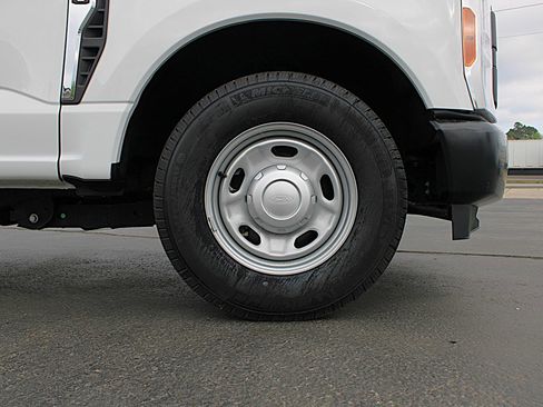 Used 2023 Ford F250 XL RWD image 30