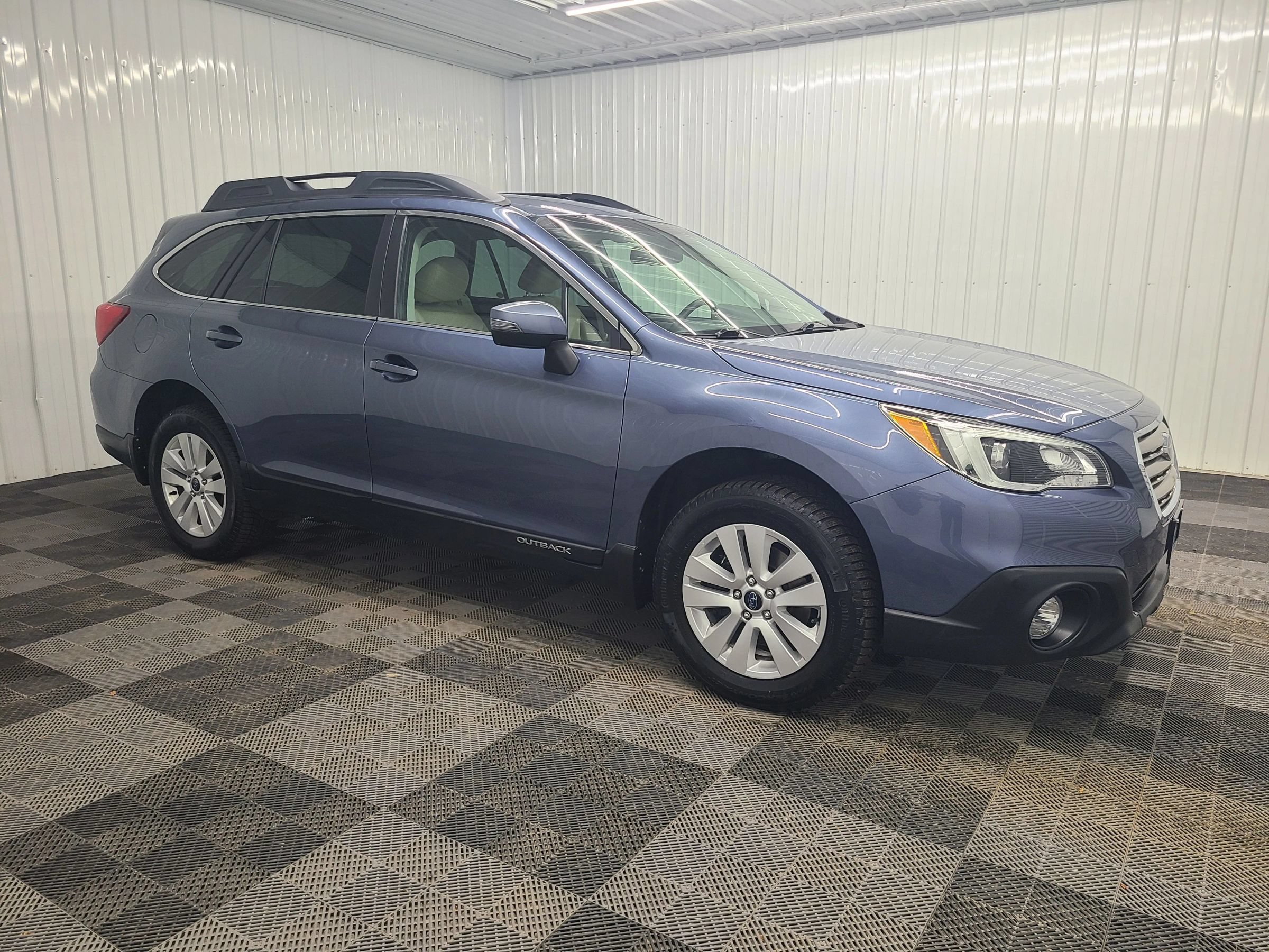 Used 2016 Subaru Outback 2.5i Premium AWD/4WD image 1