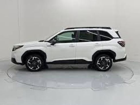 Used 2025 Subaru Forester Premium AWD/4WD image 11