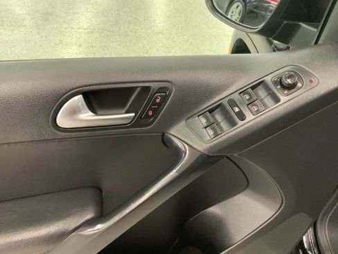 Used 2016 Volkswagen Tiguan S image 28