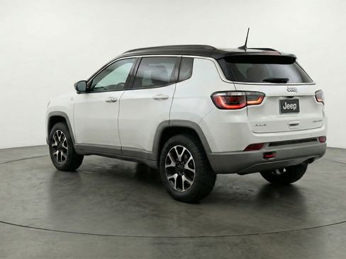 Used 2025 Jeep Compass Trailhawk image 6