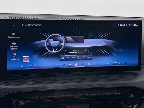 Used 2025 BMW 330i Sedan w/ Convenience Package image 16