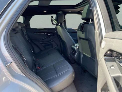 Used 2026 Land Rover Range Rover Evoque Dynamic SE AWD/4WD image 8