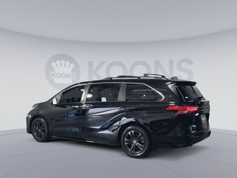 Used 2024 Toyota Sienna XSE w/ XSE Plus Package AWD/4WD image 8