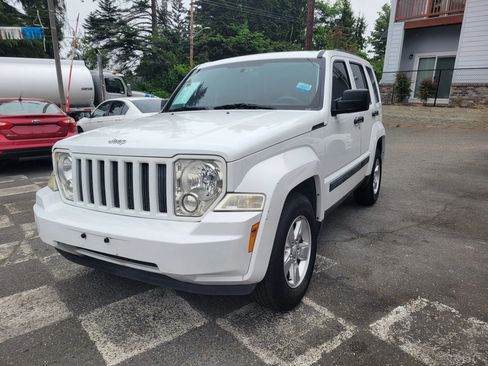 Used 2012 Jeep Liberty Sport RWD image 2