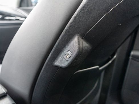 Used 2025 Kia Niro EX w/ EX Cold Weather Package image 18