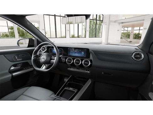 New 2026 Mercedes-Benz GLA 250 4MATIC image 6