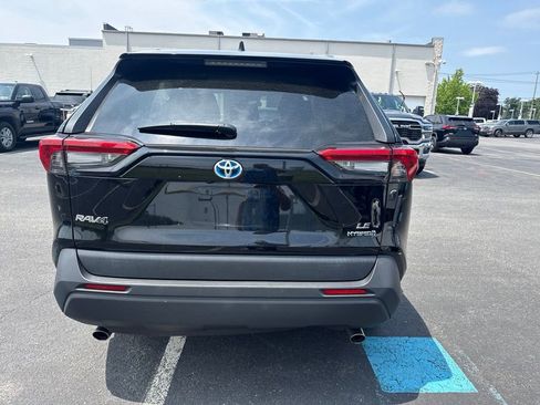 Used 2021 Toyota RAV4 LE AWD/4WD image 3