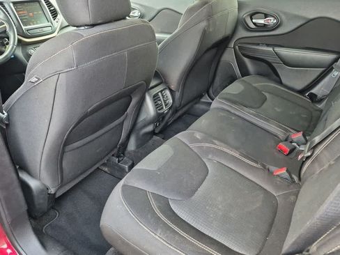Used 2015 Jeep Cherokee Latitude FWD image 18