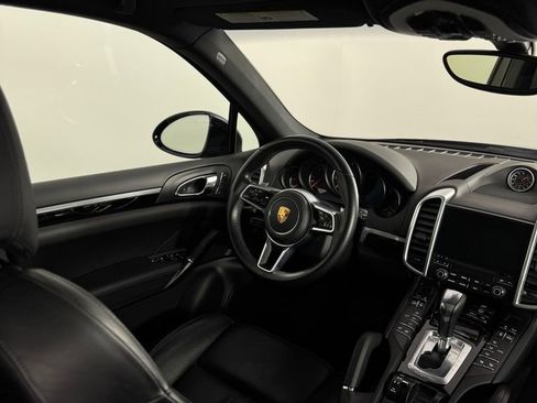 Used 2018 Porsche Cayenne AWD/4WD image 23