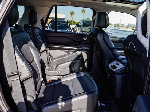 Used 2025 Lincoln Navigator Reserve AWD/4WD image 19