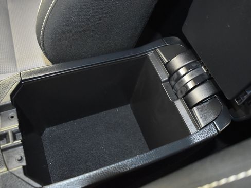 Used 2018 Toyota RAV4 XLE image 37