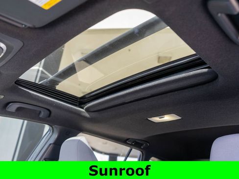 Used 2024 Toyota Corolla Cross SE w/ Moonroof Package image 12