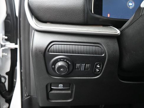 Used 2024 Jeep Wagoneer L Series II image 12