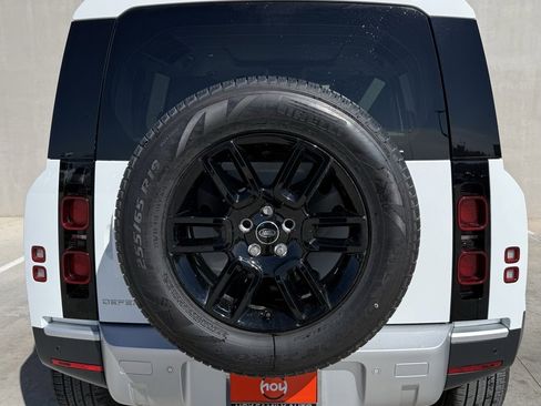 Used 2025 Land Rover Defender 110 S image 4