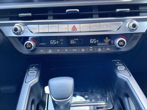 Used 2025 Kia Telluride S AWD/4WD image 32