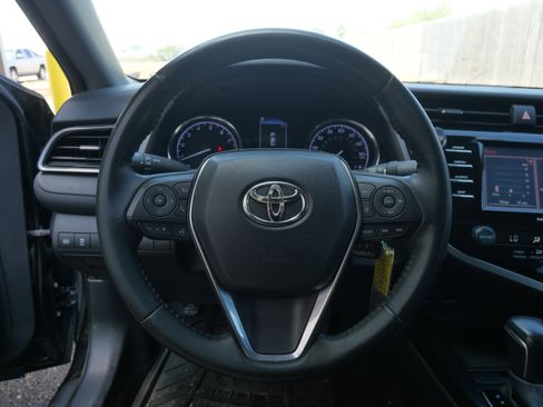 Used 2020 Toyota Camry SE image 11