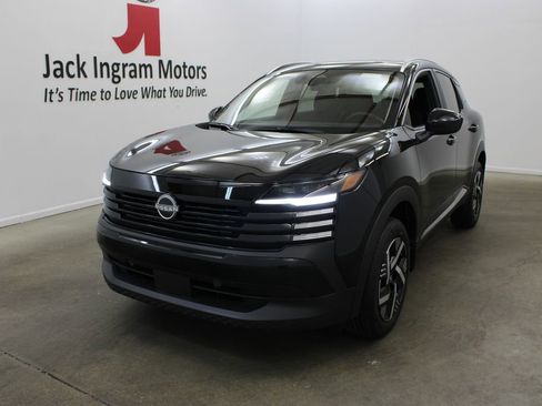 New 2026 Nissan Kicks SV image 2