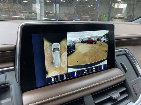 Used 2023 Chevrolet Suburban High Country image 29