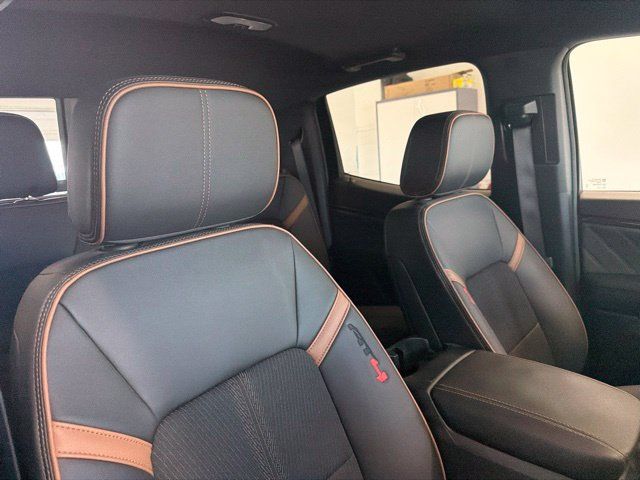 Used 2025 GMC Canyon AT4 AWD/4WD image 36