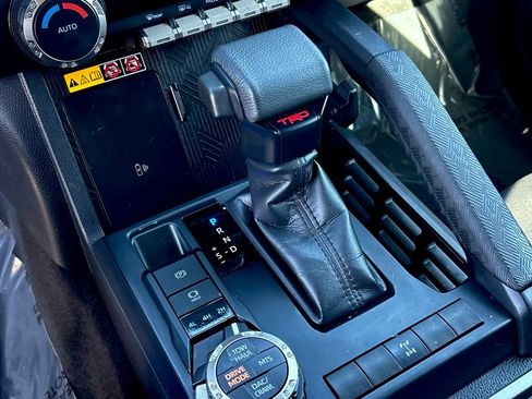 Used 2024 Toyota Tacoma TRD Off-Road image 27