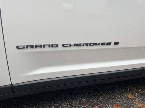 New 2025 Jeep Grand Cherokee L Altitude image 23