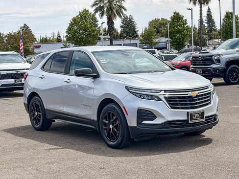 Used 2022 Chevrolet Equinox LS w/ LS Convenience Package FWD image 5