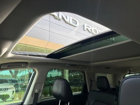 Used 2025 Nissan Pathfinder Platinum FWD image 10