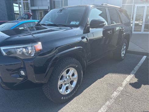 Used 2022 Toyota 4Runner SR5 Premium w/ Moonroof Package AWD/4WD image 1