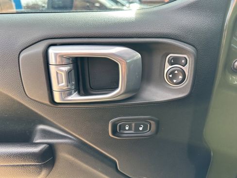 Used 2021 Jeep Gladiator Rubicon w/ Cold Weather Group image 19