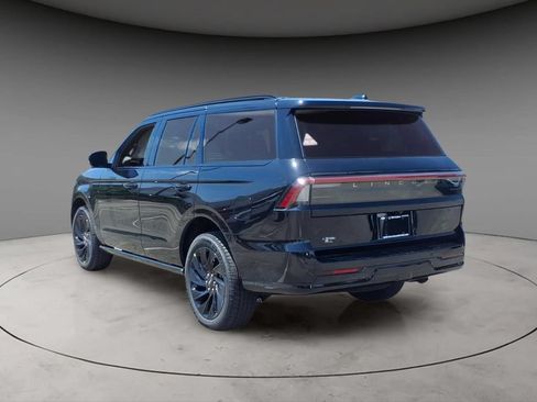 New 2026 Lincoln Navigator Reserve w/ Jet Appearance Package AWD/4WD image 3