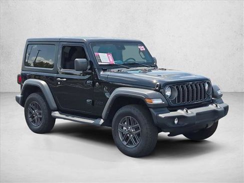 Used 2025 Jeep Wrangler Sport AWD/4WD image 3