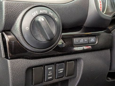 Used 2019 Nissan Titan SV w/ SV Convenience Package image 15