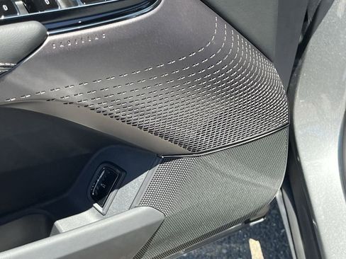 New 2025 Cadillac Lyriq Luxury image 17