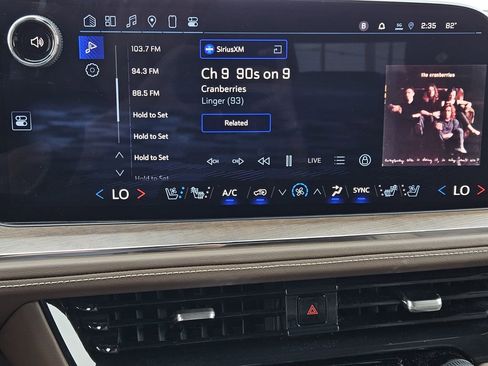 Used 2025 Chevrolet Suburban High Country AWD/4WD image 21