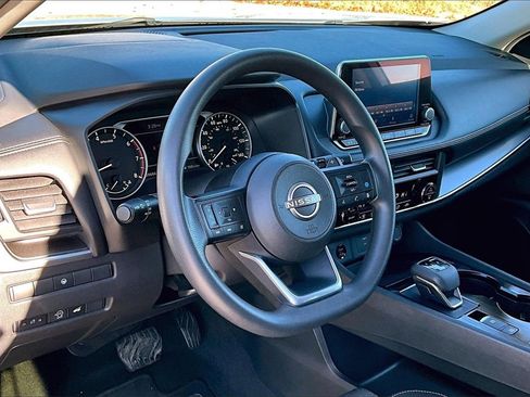 Used 2024 Nissan Rogue SV image 12