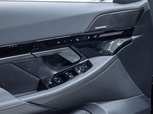 New 2026 BMW 530i xDrive w/ Premium Package image 15