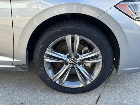 Used 2024 Volkswagen Jetta SE image 4