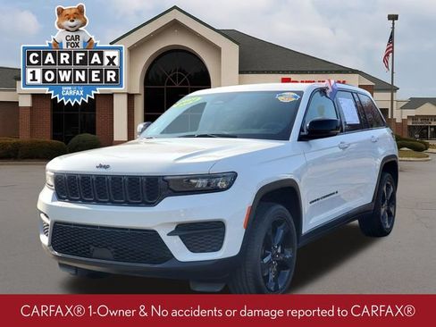 Used 2024 Jeep Grand Cherokee Altitude AWD/4WD image 2