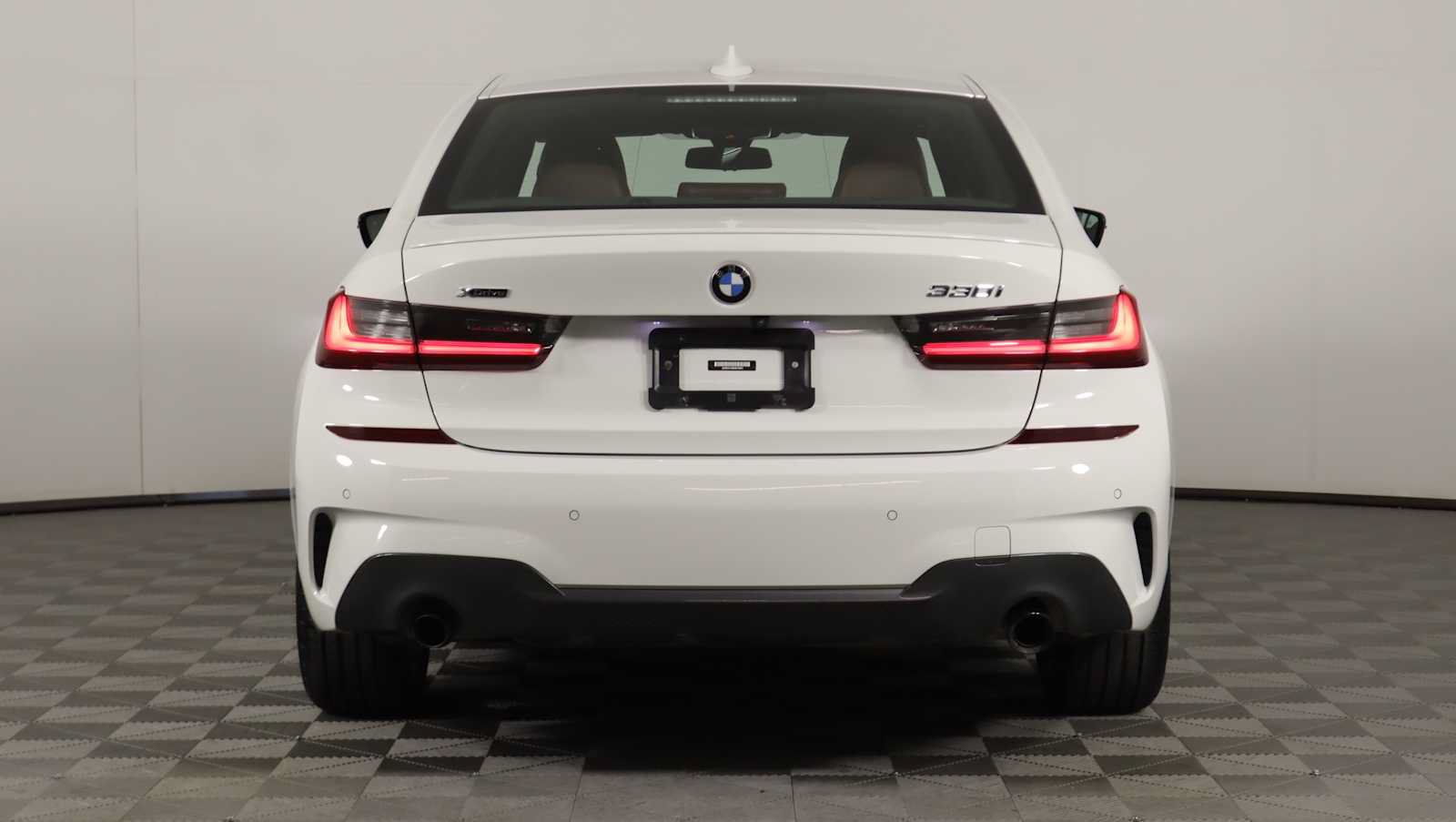 Used 2022 BMW 330i xDrive Sedan w/ M Sport Package AWD/4WD image 5