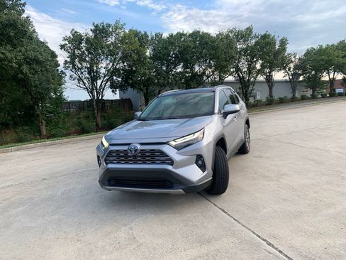 Used 2022 Toyota RAV4 Limited AWD/4WD image 2