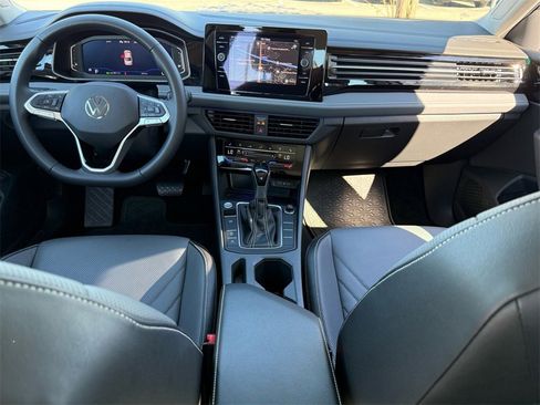 Certified 2025 Volkswagen Jetta SEL image 8