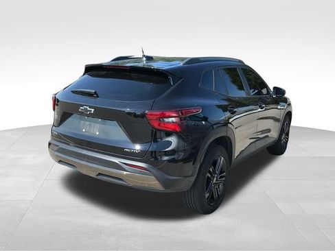 Used 2025 Chevrolet Trax ACTIV w/ Driver Confidence Package FWD image 2
