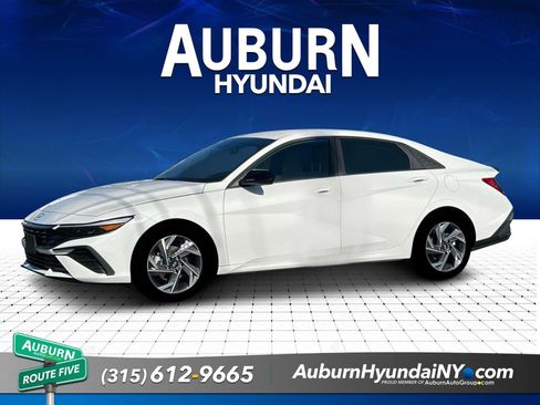 New 2025 Hyundai Elantra Sport FWD image 2