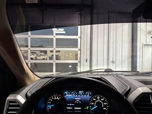 Used 2016 Ford F150 Lariat w/ Equipment Group 502A Luxury AWD/4WD image 8