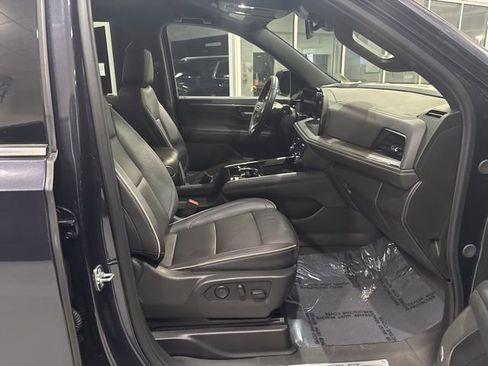 Used 2025 Chevrolet Suburban Premier image 36